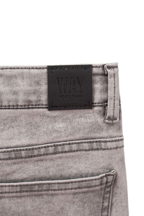 BOYS’ GREY SLIM JEANS WITH PLACED DISTRESSING 4