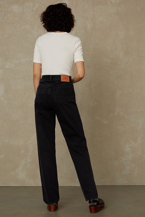 INDIRA ECO RECYCLED BLACK WORN 3