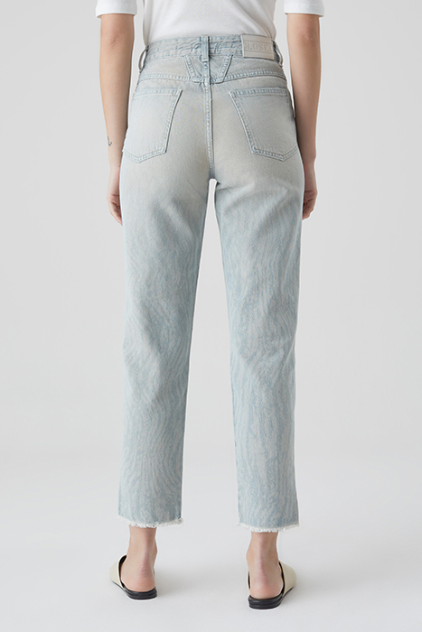 WOMEN PEDAL PUSHER JEANS LIGHT BLUE 2