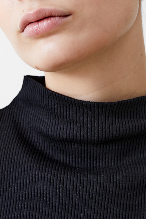 RIB TURTLE NK TOP BLACK 4