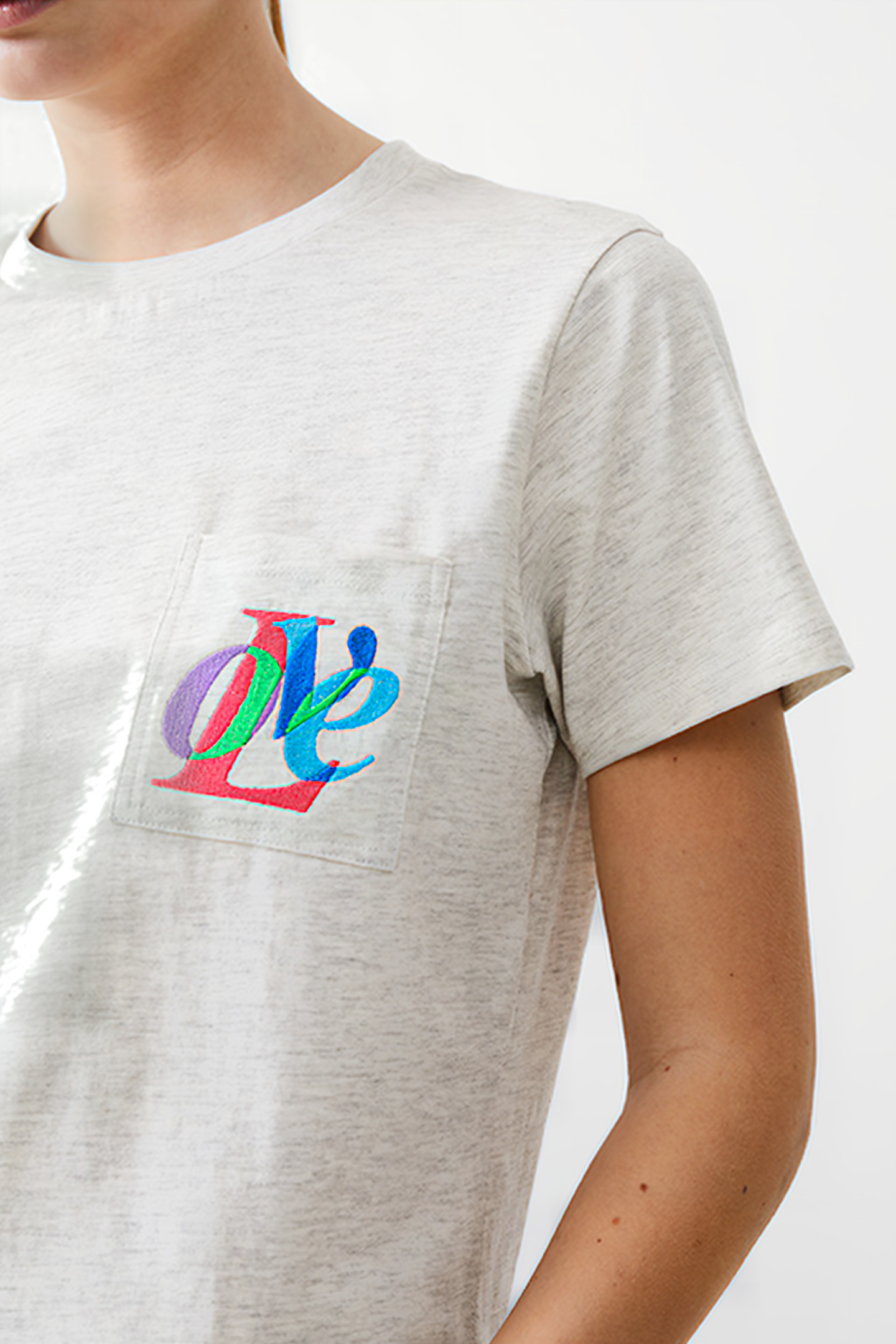 LOVE EMB POCKET TEE PALE GREY MEL 4