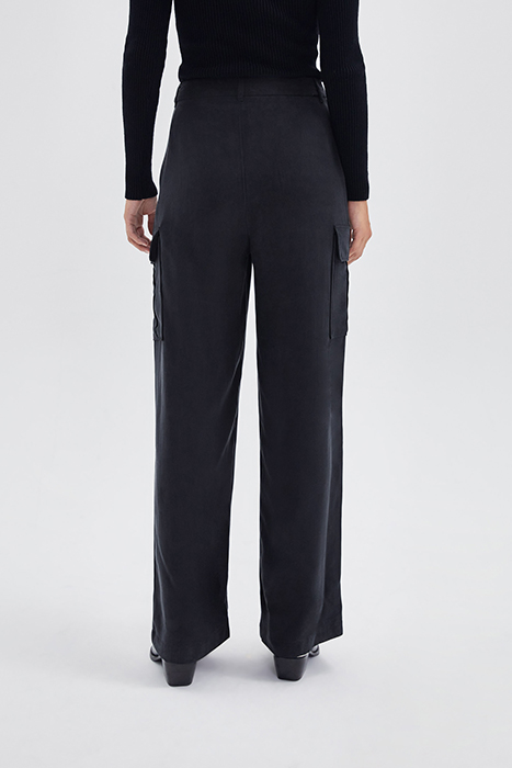 BLACK LYOCELL® HIGH-WAIST CARGO TROUSERS 2