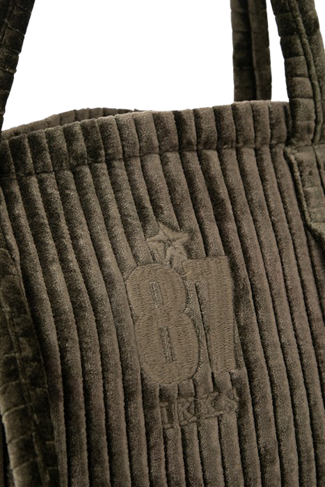 KHAKI OVERSIZED QUILTED VELVET TOTE BAG 5