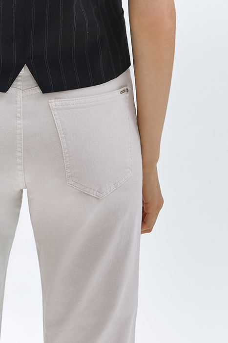 BEIGE CROPPED SLOUCHY JEANS 4