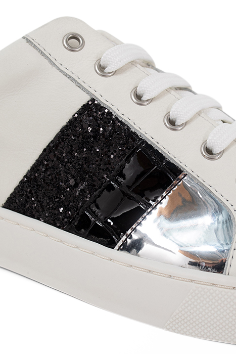WHITE LOW-TOP TRAINERS WITH BLACK DETAILS 7