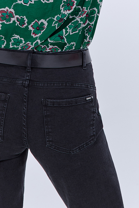 BLACK EMBROIDERED FLOWERS SCULPT-UP SLIM JEANS BLACK 6