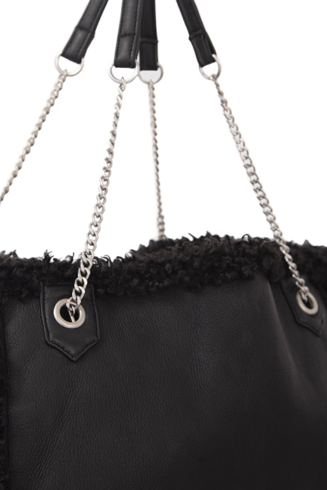 BLACK REVERSIBLE OVERSIZED FURRY TOTE BAG BLACK 4