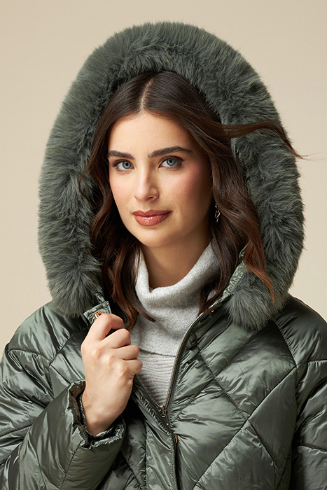 Quilted down jacket with faux fur border 3