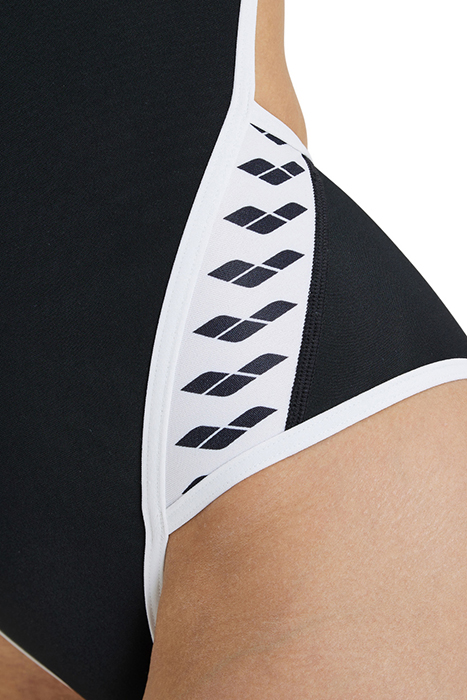 WOMEN'S ARENA ICONS SUPER FLY BACK SOLID BLACK-WHITE 9