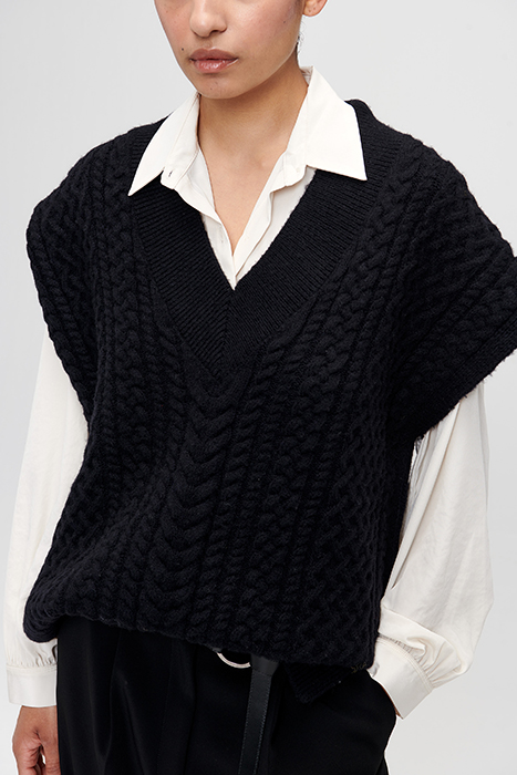 CLAUDE SLEEVELESS TOP BLACK 5