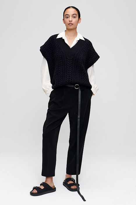 CLAUDE SLEEVELESS TOP BLACK 4