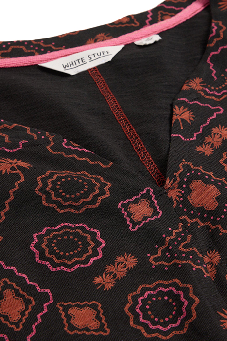 NELLY TEE BLACK PRINTED 3