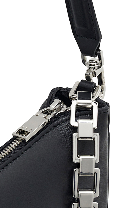 ARC CROSS BODY BAG IN XL BLACK 5