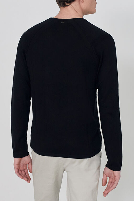 BLACK V-NECK JUMPER 2