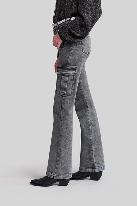 FADED BLACK FLARED JEANS WITH CARGO POCKETS 5