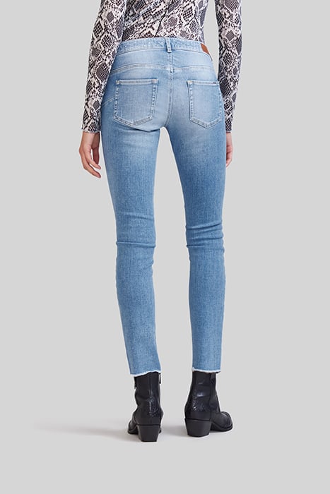 LIGHT BLUE SLIM JEANS WITH DIAMANTÉ BELT 2