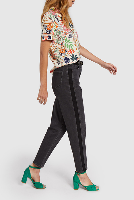 BLACK BOYFIT JEANS WITH FADED BANDS DOWN LEGS 5