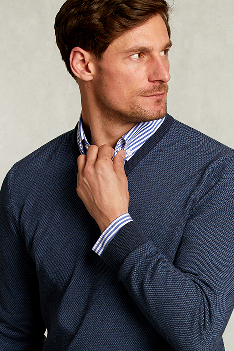 CUSTOM FIT V-NECK SWEATER DARK MOMBASA MIX BLUE 4