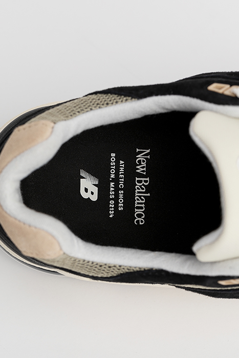 M990TE2 SNEAKERS IN BLACK 9