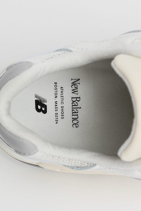 M990TC2 SNEAKERS IN SEA SALT 9