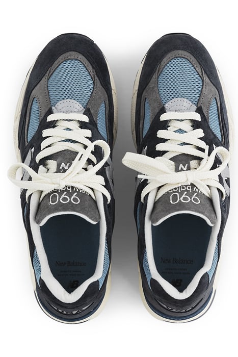 M990TB2 SNEAKERS IN NAVY 3