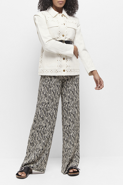 VIKKY - EMBROIDERED IVORY SAFARI JACKET WITH REMOVABLE SLEEV 1