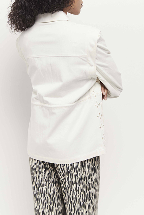 VIKKY - EMBROIDERED IVORY SAFARI JACKET WITH REMOVABLE SLEEV 2