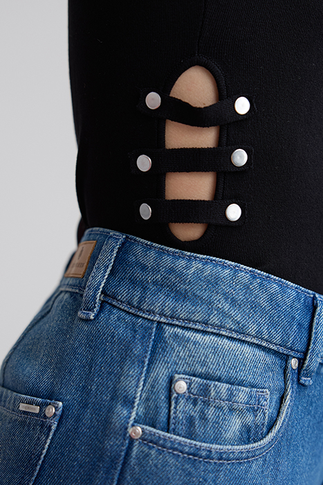 SLEEVELESS BLACK OPEN TOP WITH STUDS ON THE SIDE 3