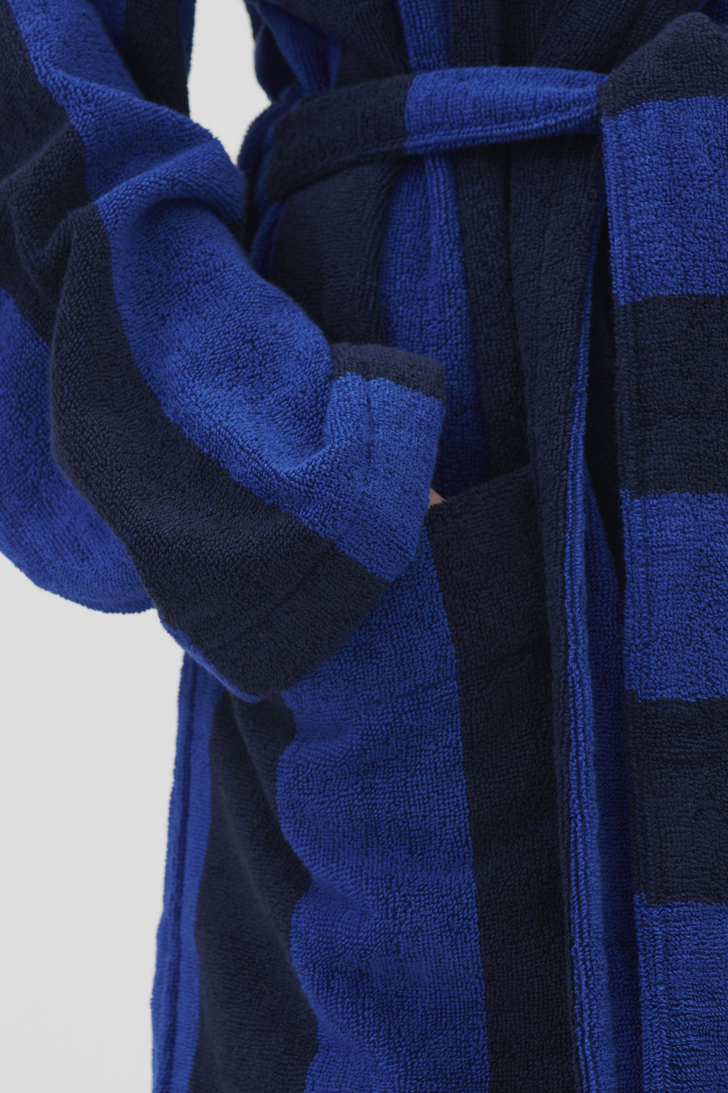 UNISEX HOODED BATHROBE NAVY BLOCKSTRIPES 3