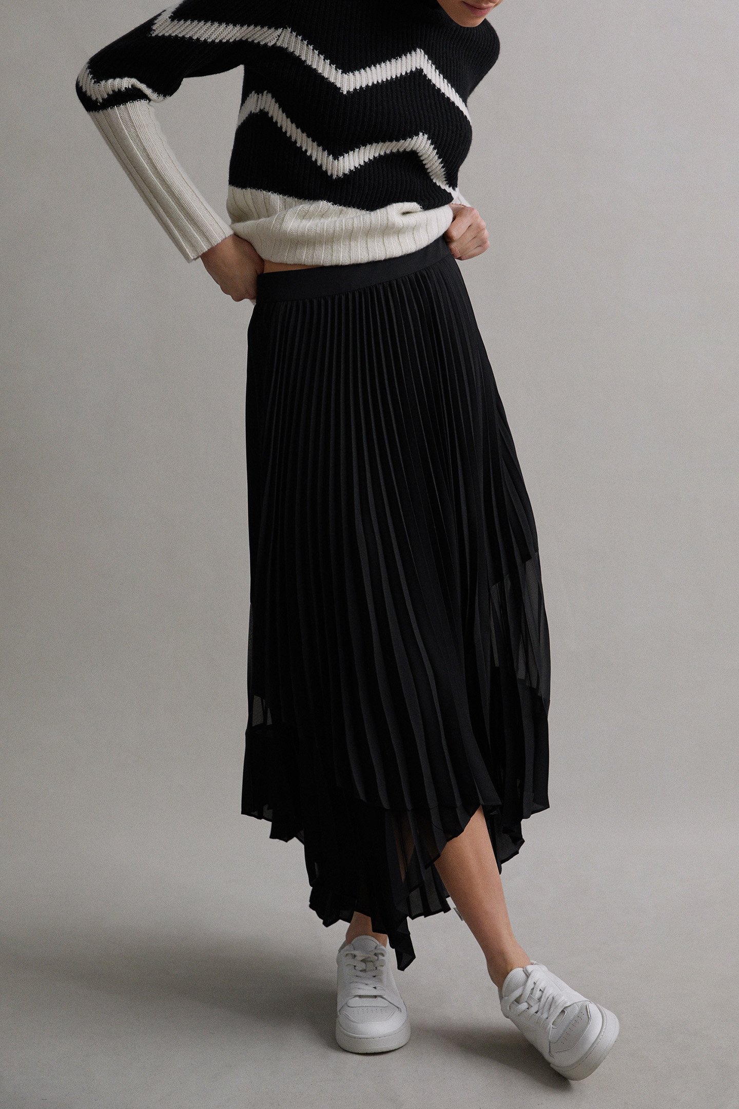 SHEER PLEAT SKIRT BLACK 5