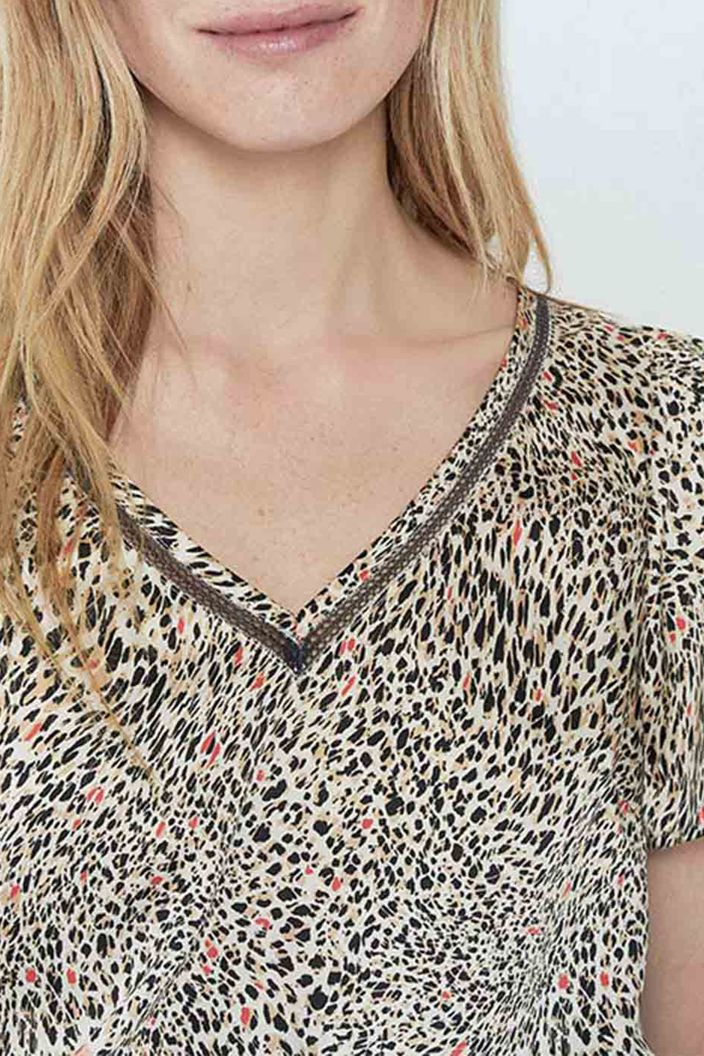 CAPA _ BEIGE TOP WITH COOL LEO PRINT IN RECYCLED POLYESTER T 5
