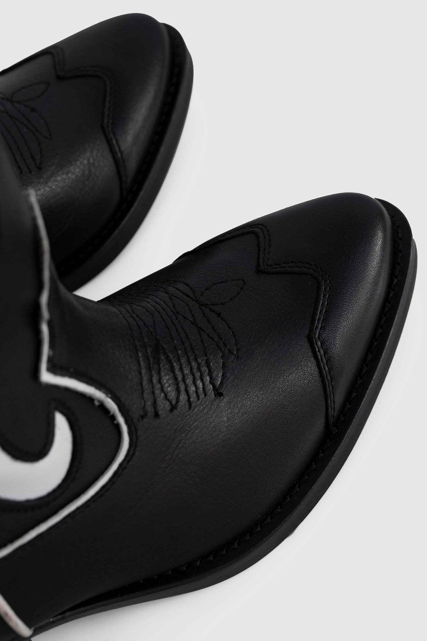 BLACK & WHITE LEATHER COWBOY BOOTS, WESTERN SEAMS 6