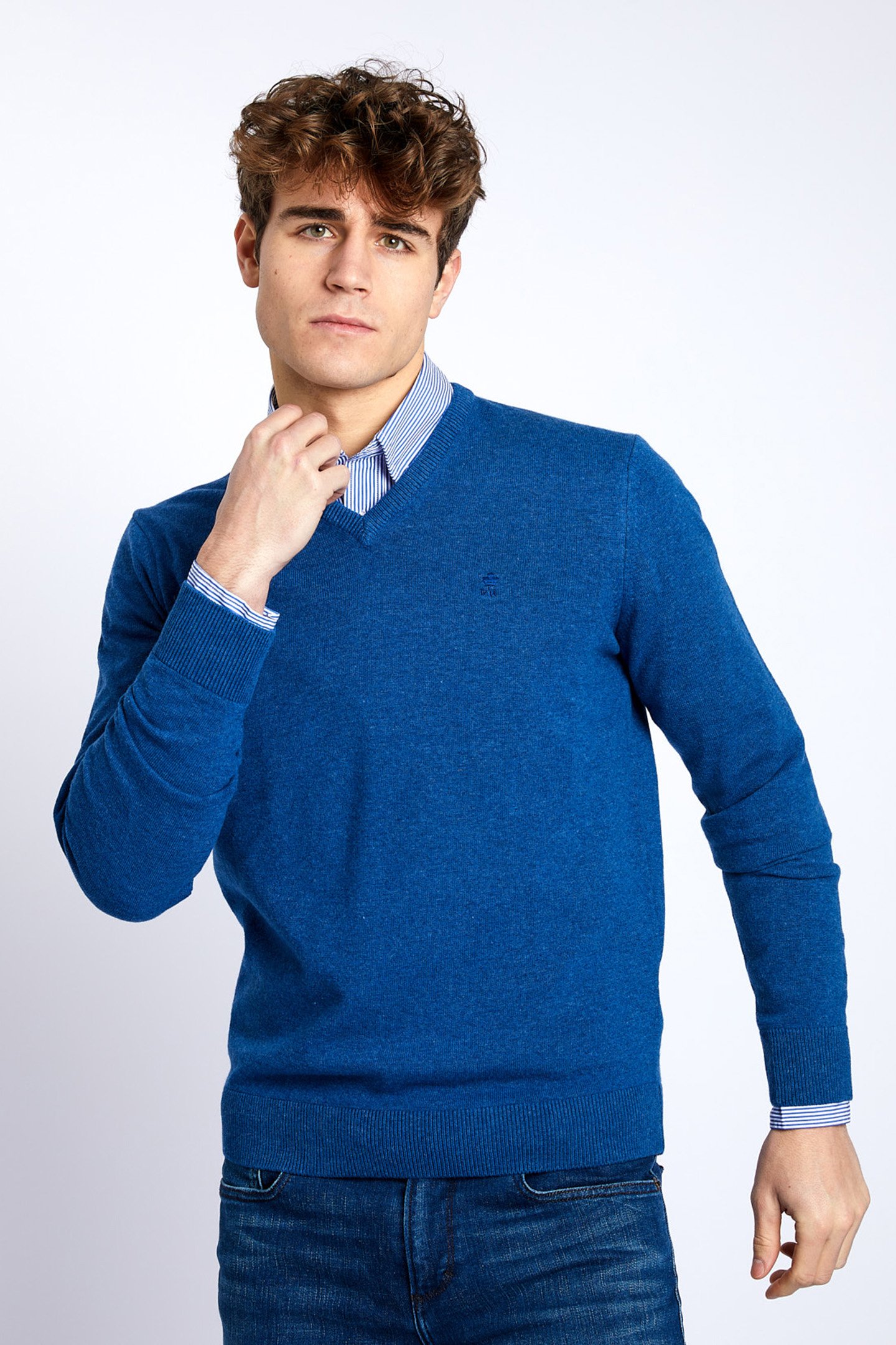 BASIC V-NECK PULLOVER IN BLUE 1