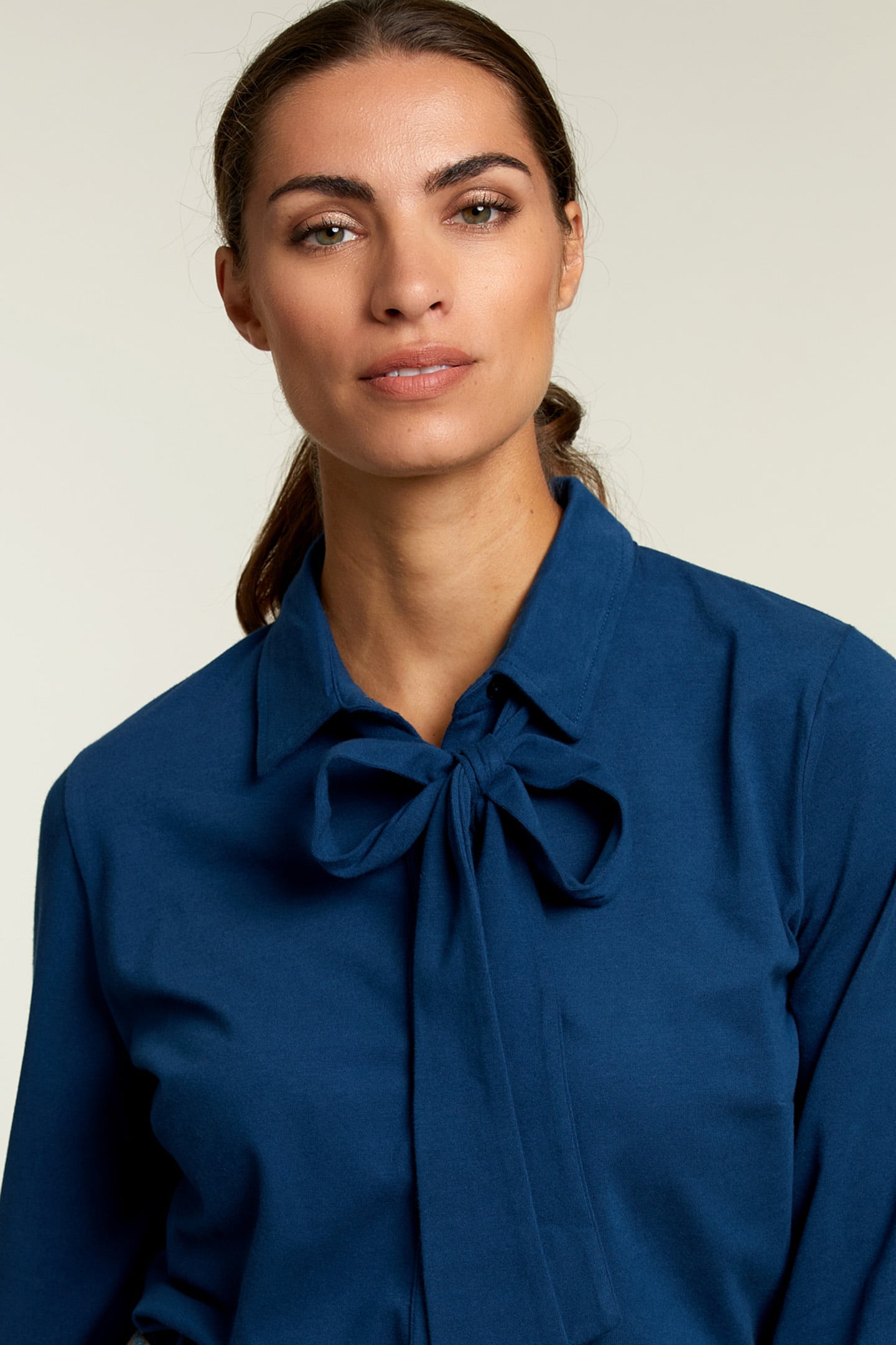 BLUE T-SHIRT WITH BOW AND BUTTONS 4
