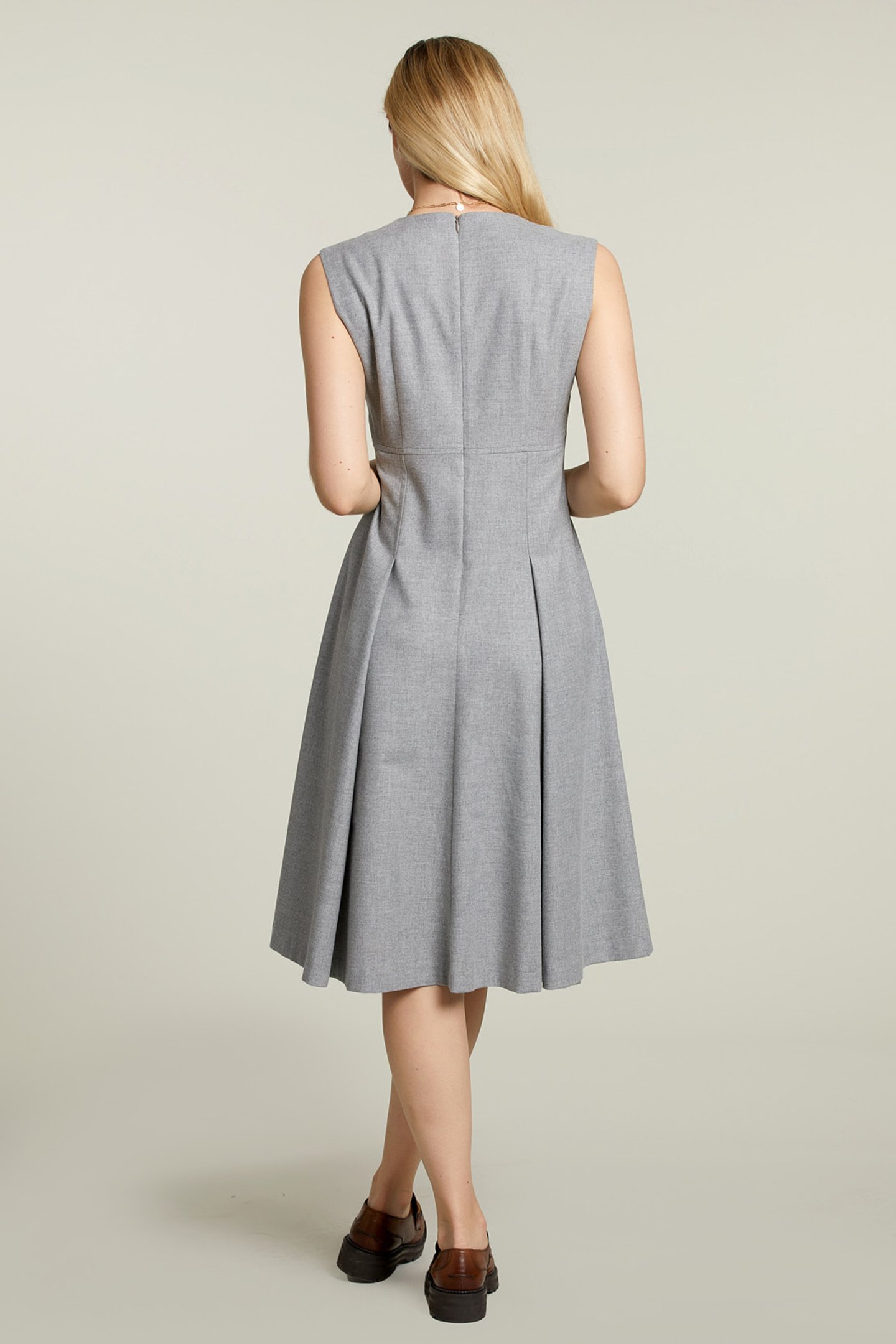 GREY SLEEVELESS V-NECK DRESS 2