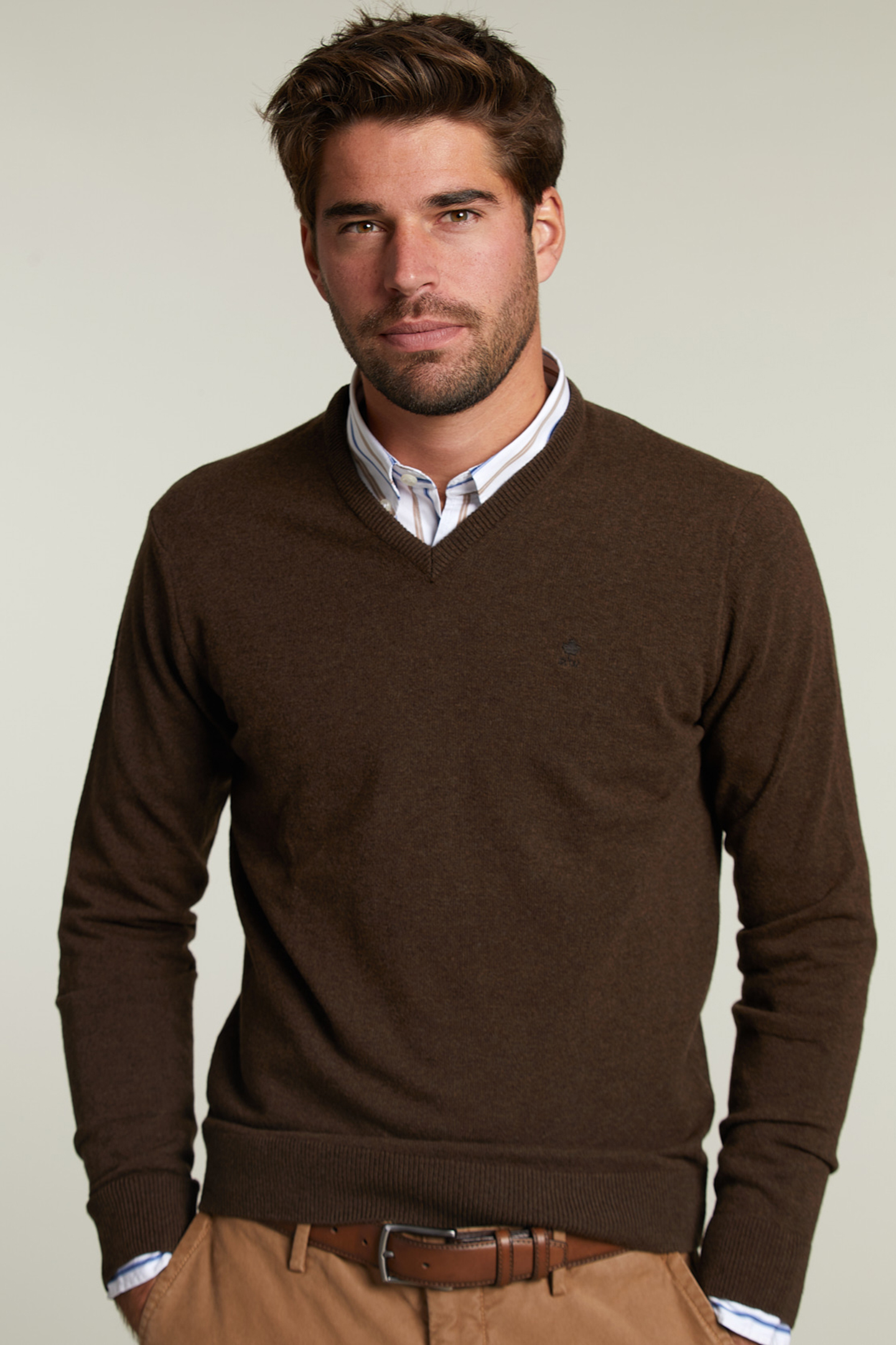 BASIC LAMBSWOOL V-NECK PULLOVER 1