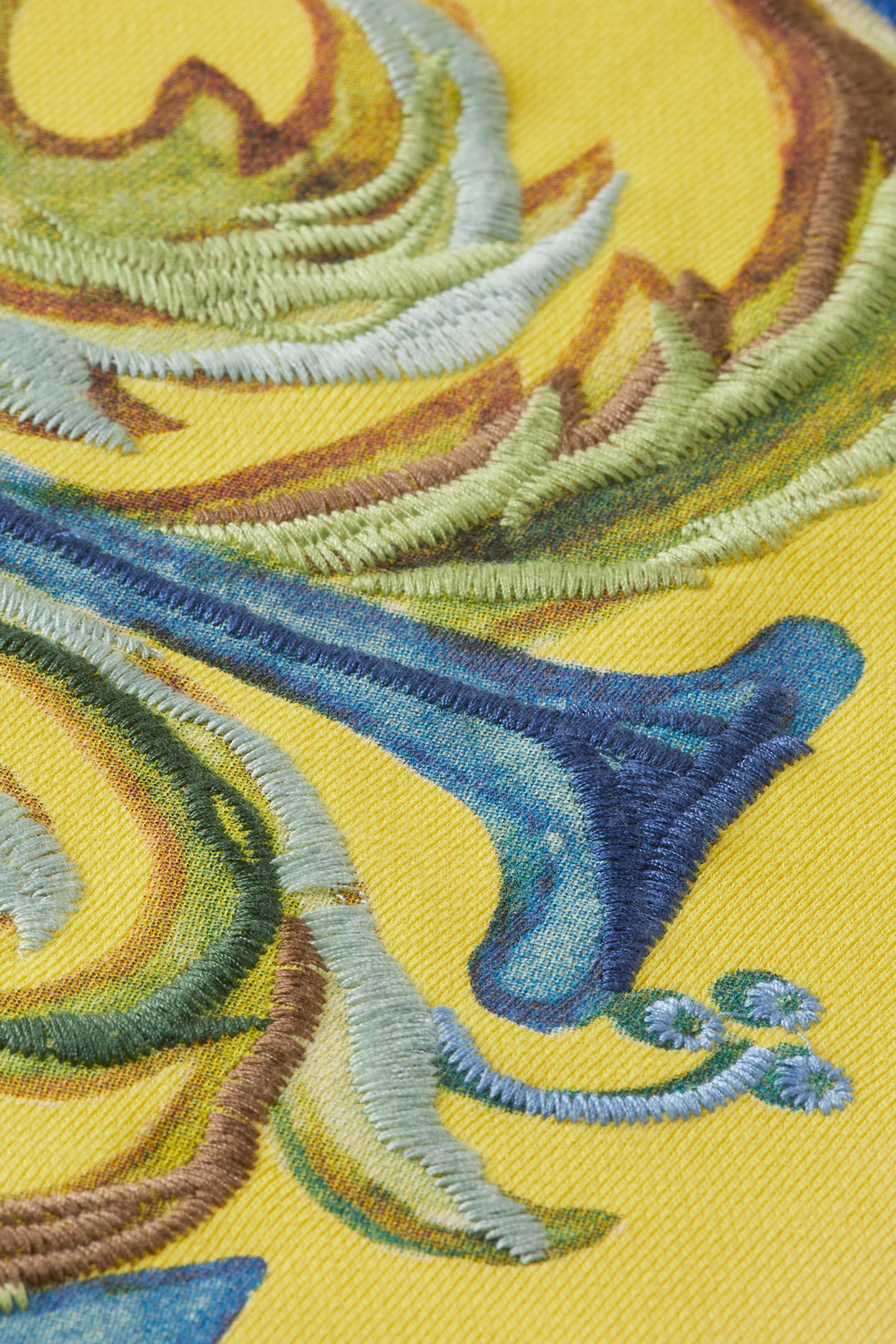 EMBASSY OF THE FREE MIND SWEATSHIRT CANDLELIGHT 9