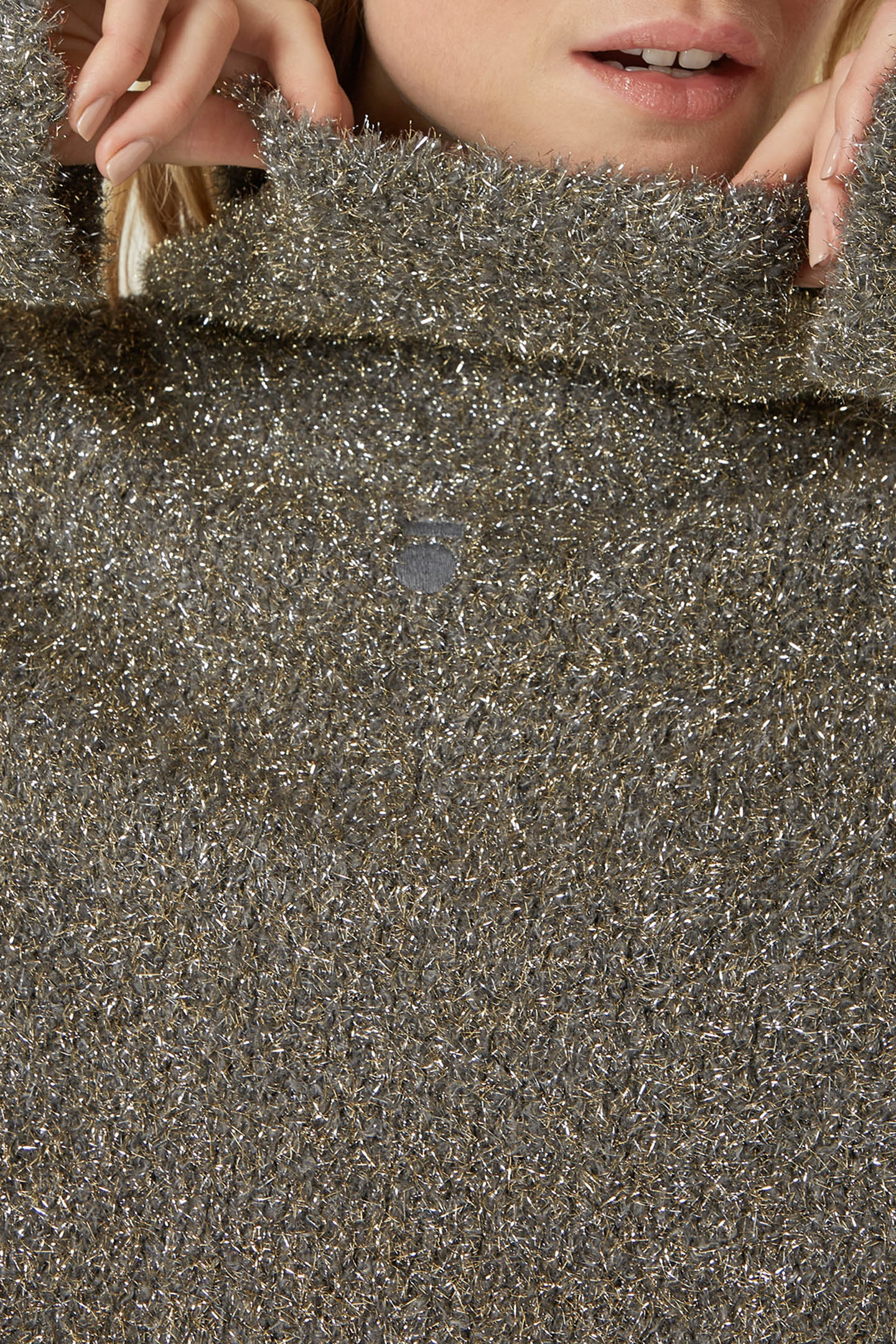 OVERSIZED TURTLENECK SWEATER LUREX GOLD 5