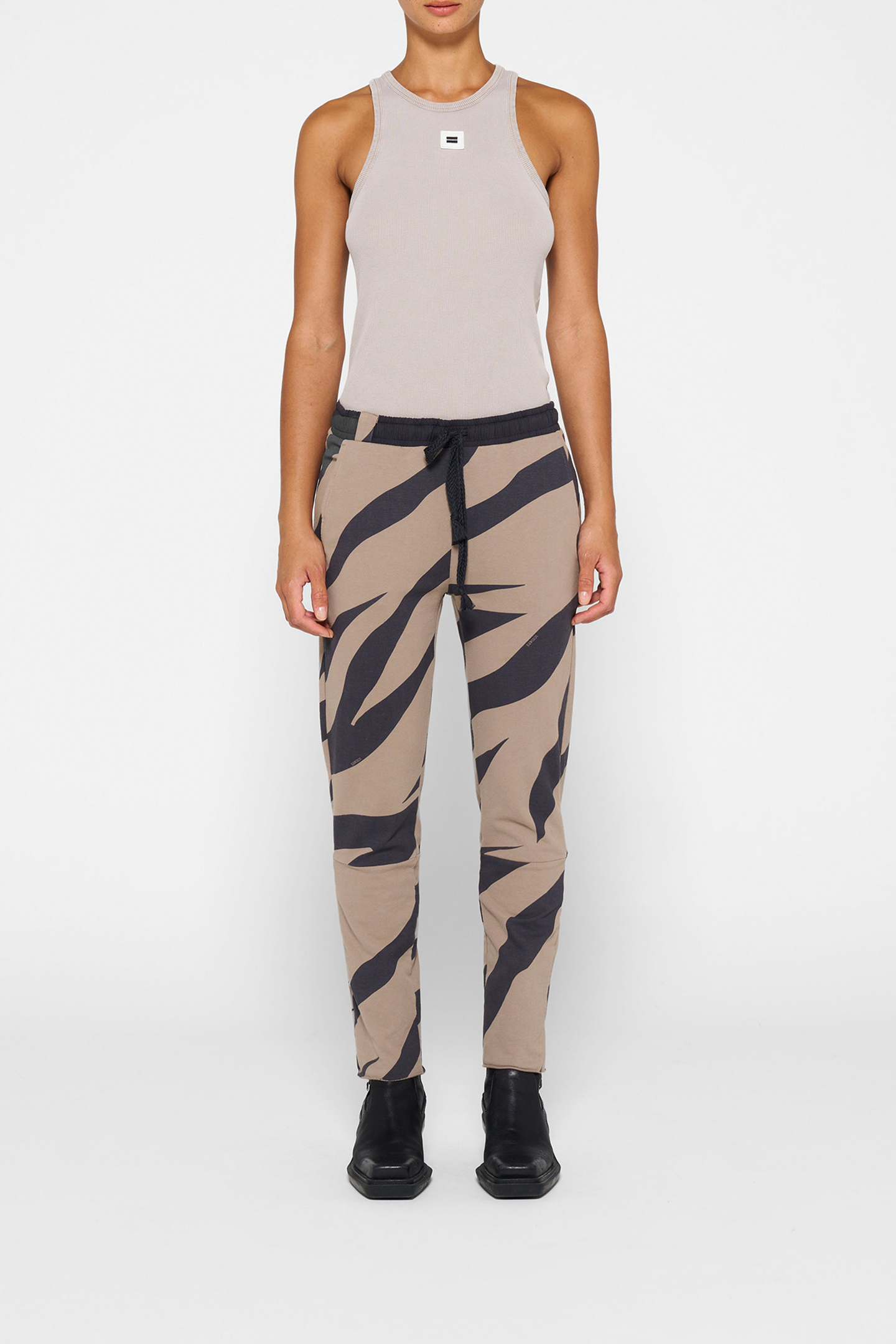 CROPPED JOGGER ZEBRA WARM TAUPE 2