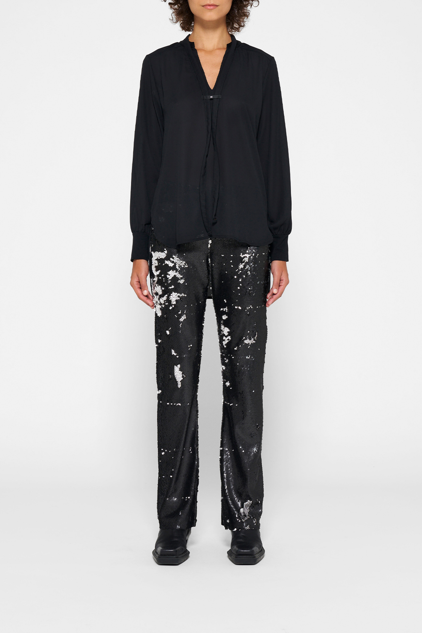 FLOWY BLOUSE BLACK 2