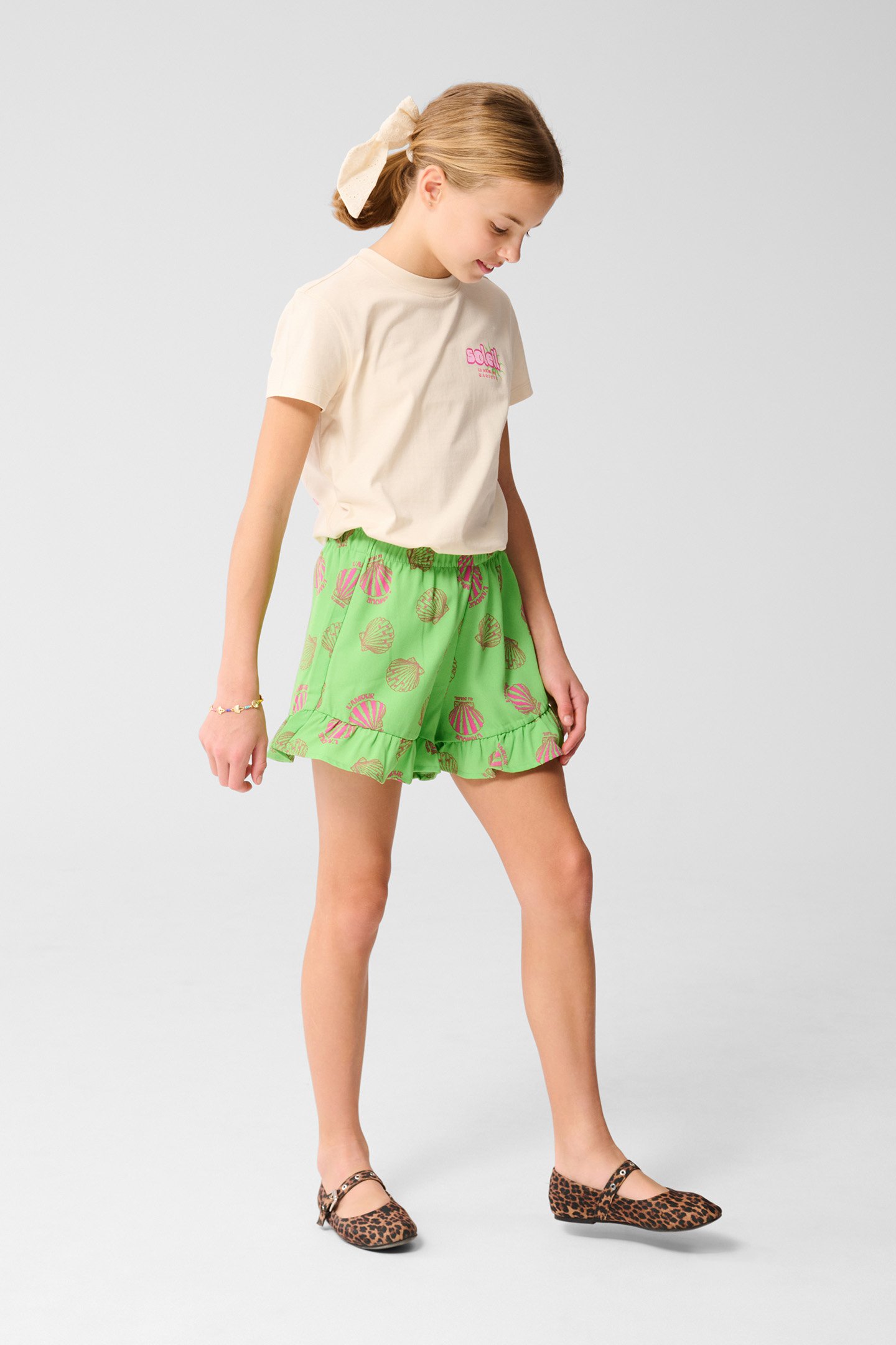 GAM-SBSHELL GREEN RUFFLE SHORT GREEN by Shoeby