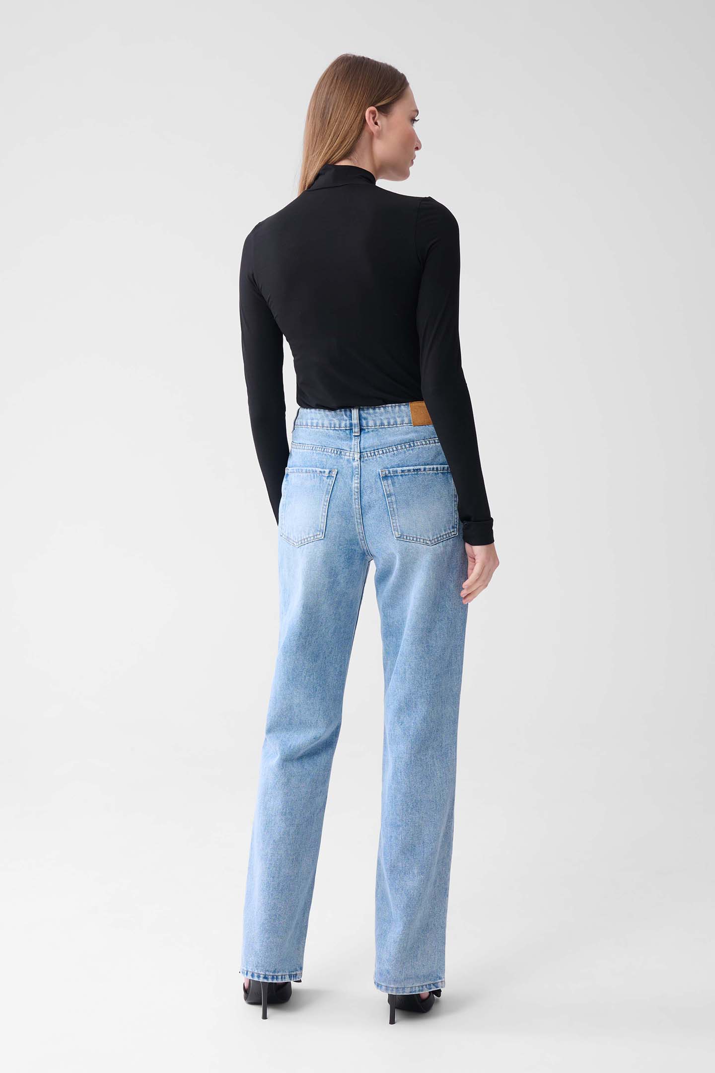 LA-SBBAMBOO TURTLE NECK BLACK 3