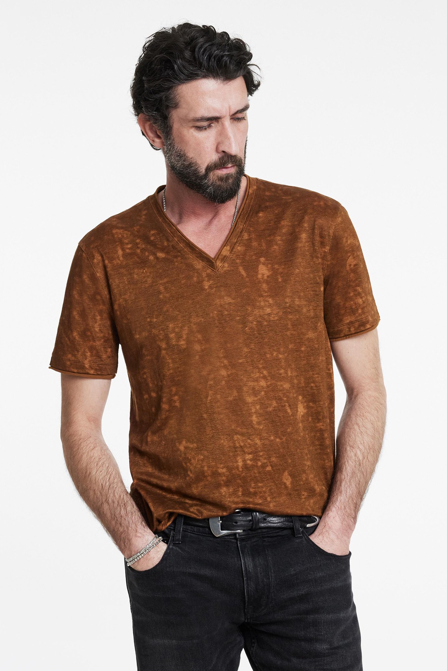 WOOSTER SLIM FIT SS LINENV-NECK SIENNA BROWN by John Varvatos