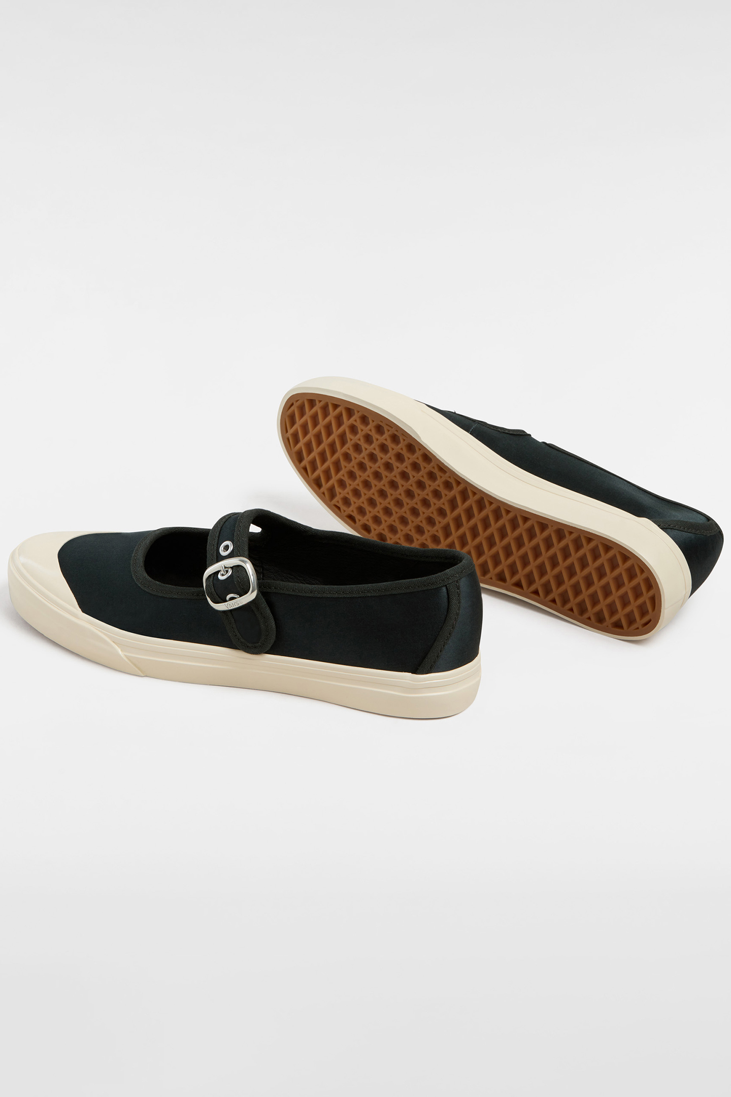 LX MARY JANE LOWPRO SATIN JET SET 4