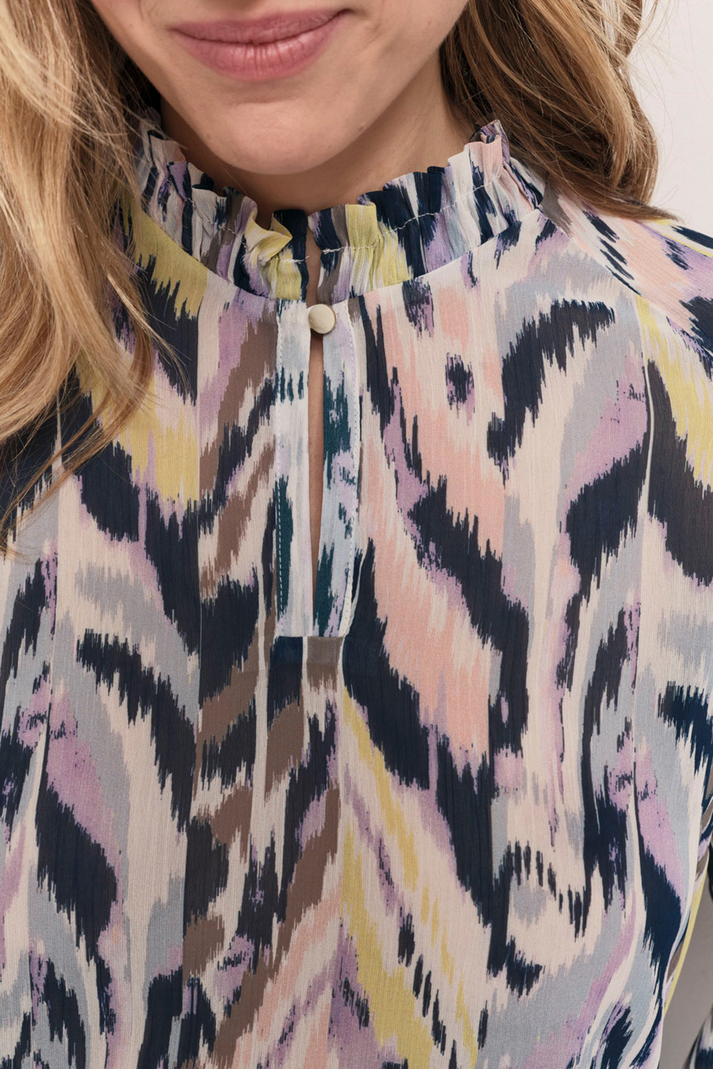 CARTER - ECRU TOP WITH LUMINESCENT IKAT PRINT 6