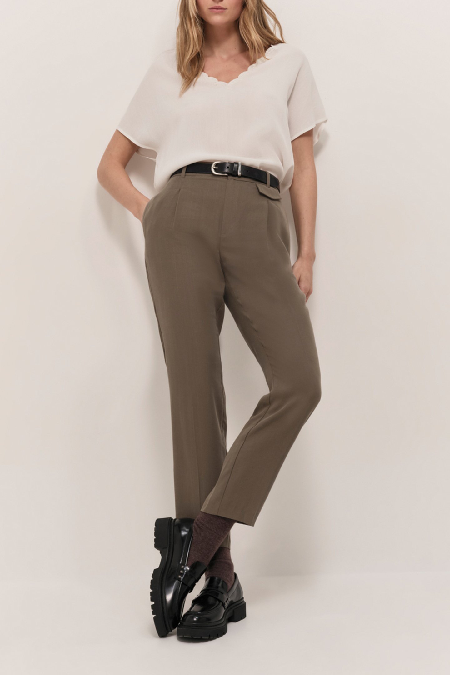 CATALIA - OFF WHITE TOP WITH TONE-ON-TONE EMBROIDERY 4