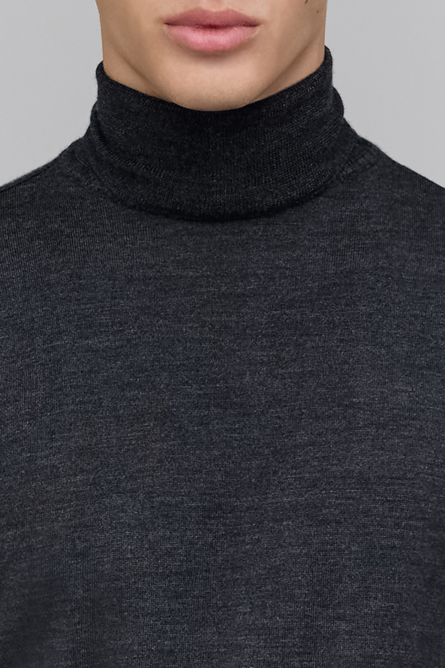 ANTHRACITE TURTLENECK KNIT SWEATER 4