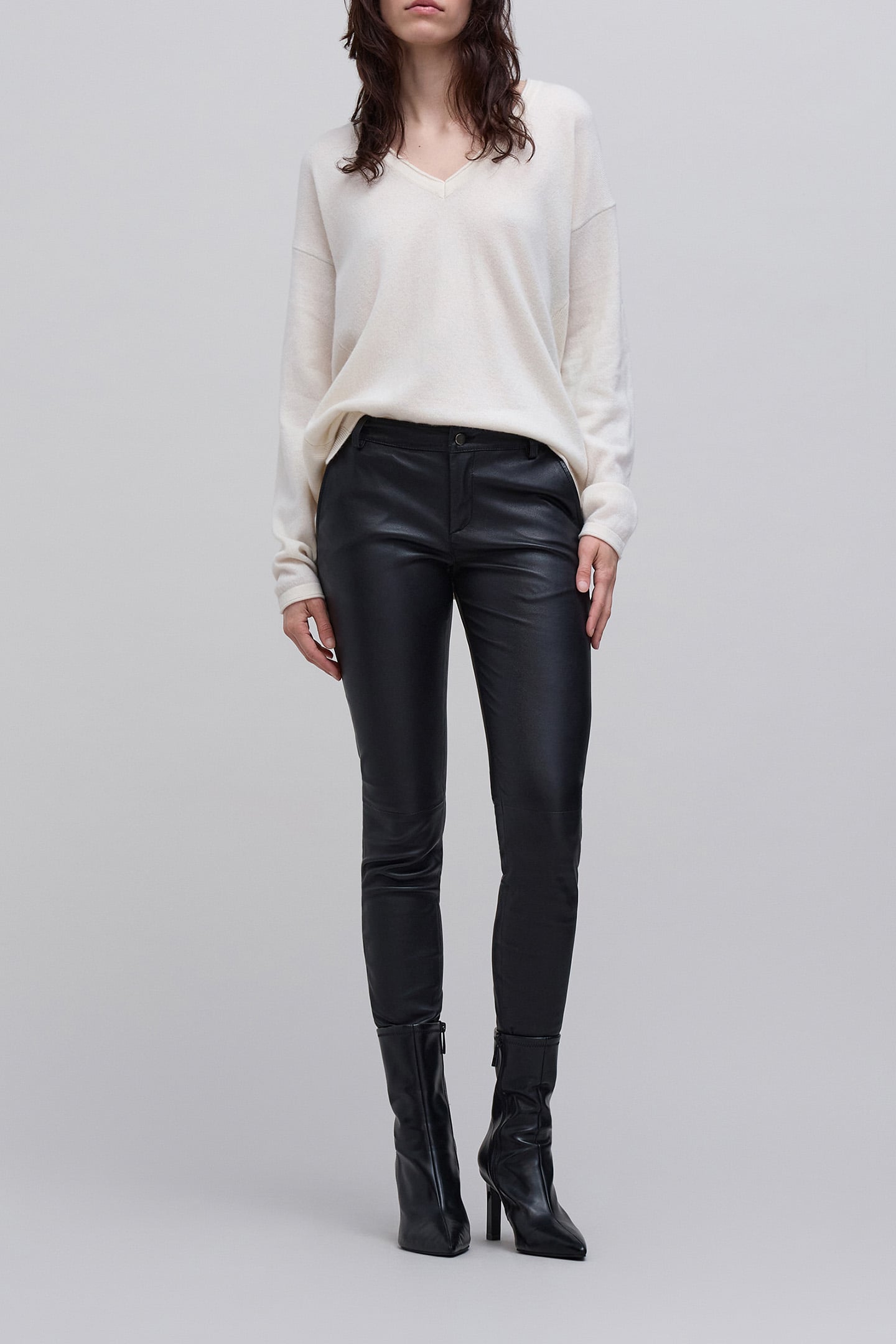WOMEN’S ECRU PURE CASHMERE KNIT V_NECK SWEATER 3