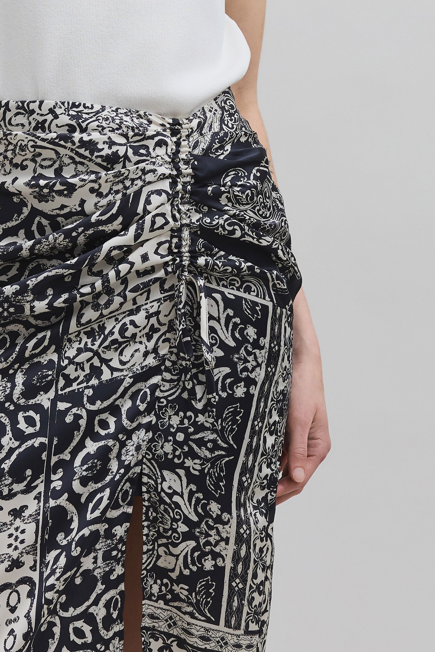 BLACK GATHERED SKIRT PATCHWORK PRINT SCARF WOMAN 9