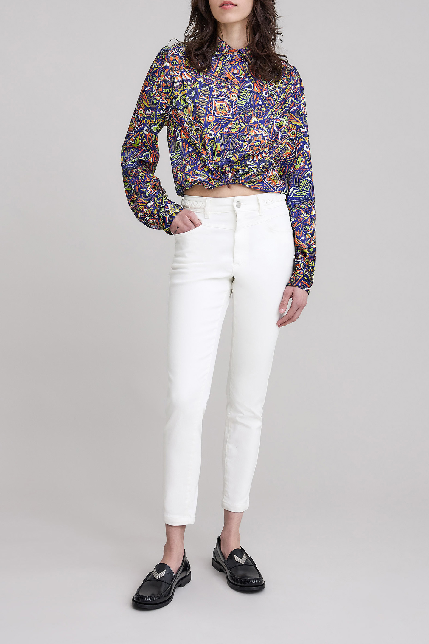 SLIM WHITE POWERSTRETCH BRAIDED BELT CROPPED JEANS 3